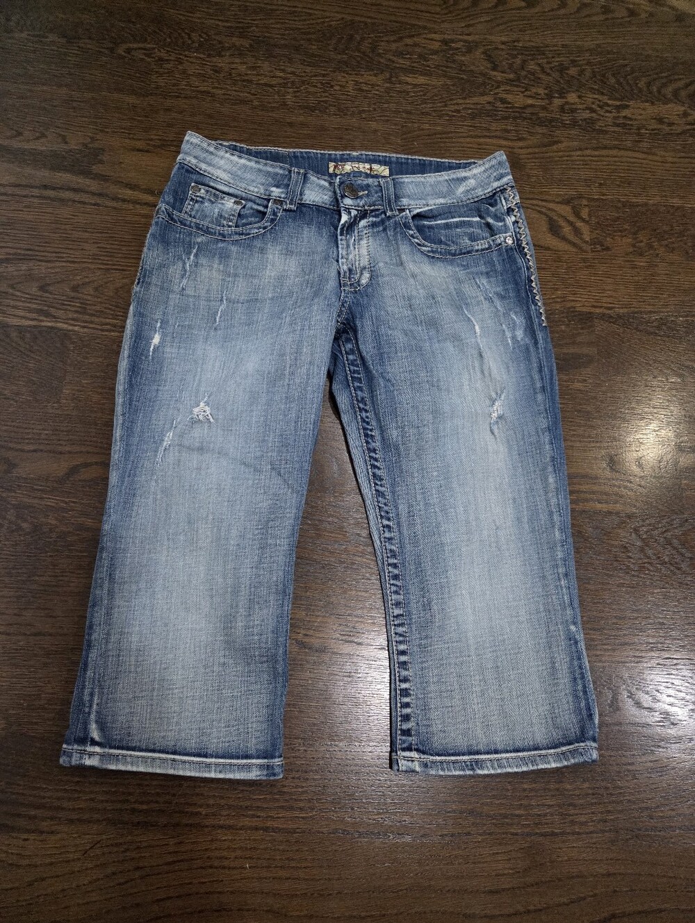 BKE Culture Low Rise Women's Mid Wash Distressed Capri Jeans Sz.31(19 In.inseam)